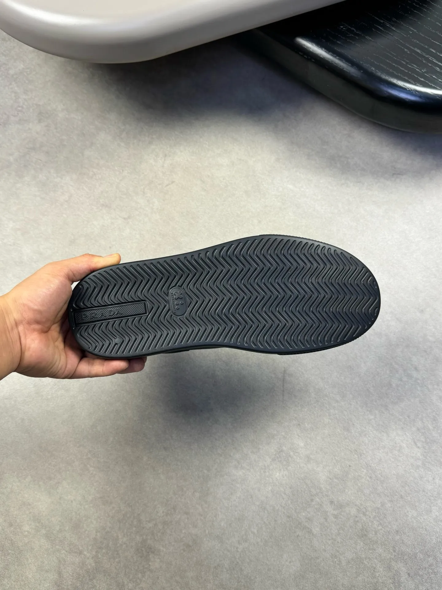 Men's shoes 💰P420💰[PRADA] Prada - High-end quality original order - Upper: original 🔝 Nappa calfskin, shoe body sewn with brand plastic LOGO - Inner: water-dyed cowhide - Outsole: original TPU rubber foam; molded outsole - Super high quality control, fine workmanship: highlighted (high-end, luxury, grade) -Size: 39-44 (38, 45, can be customized)